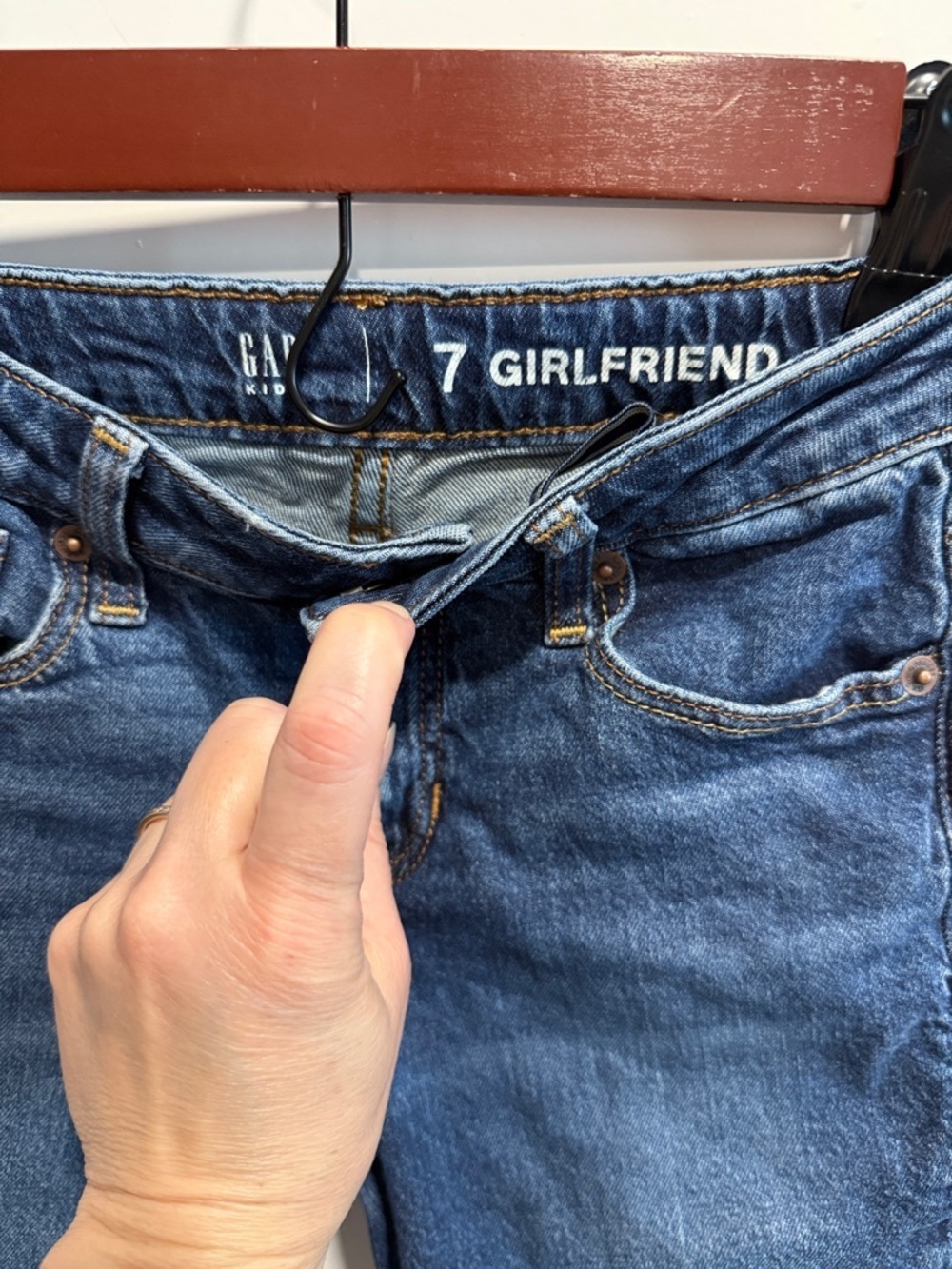 GAP Girlfriend Mid-Blue Loose Jeans Size 7 - Picture 3 of 7